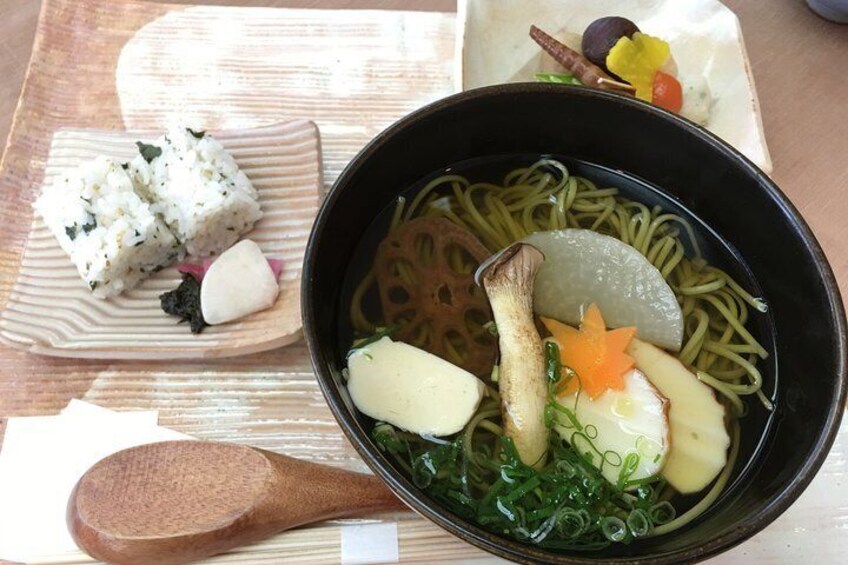 Lunch time! Enjoy various tea dishes