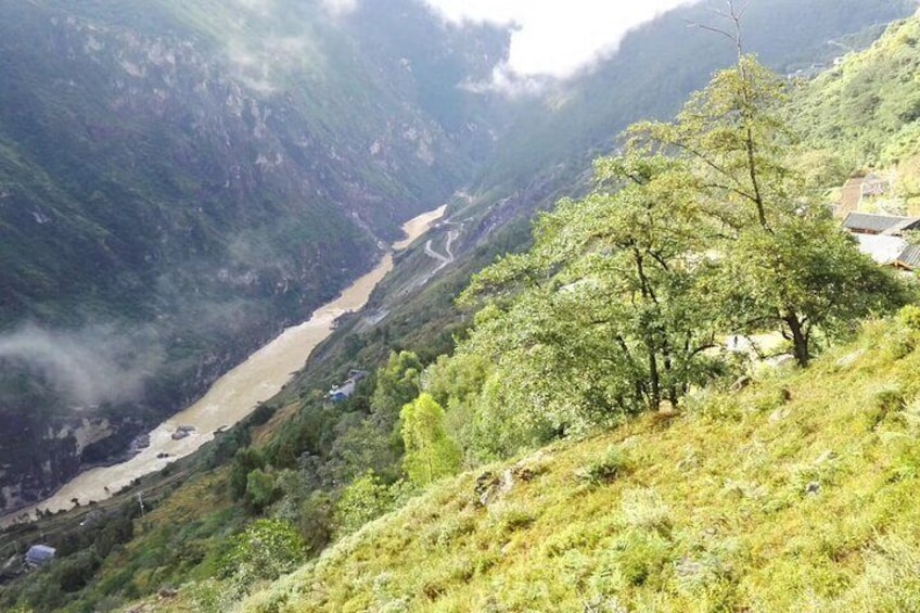 Private Day Tour to Tiger Leaping Gorge from Lijiang