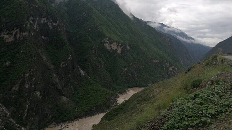 Private Day Tour to Tiger Leaping Gorge from Lijiang