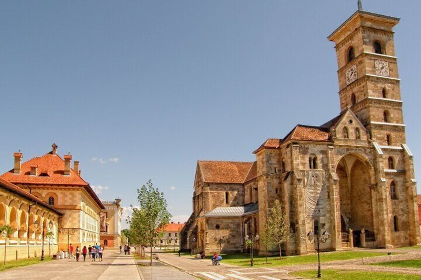 Private Walking Tour of Alba Iulia Citadel with Wine Tasting