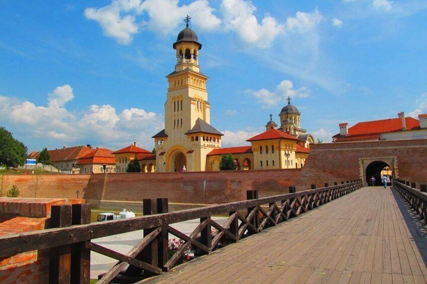 Private Walking Tour of Alba Iulia Citadel with Wine Tasting