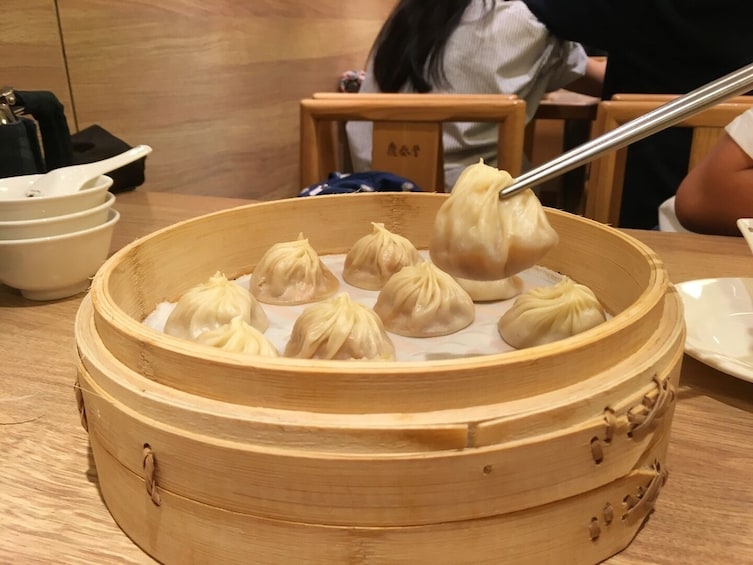 Din Tai Fung Dinner & Raohe Street Night Market Guided Tour