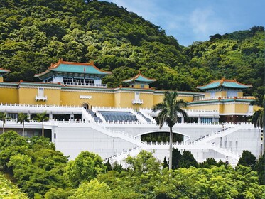 Taipei City Morning Tour with National Palace Museum Ticket