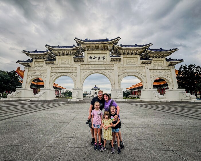 Taipei City Morning Tour with National Palace Museum Ticket