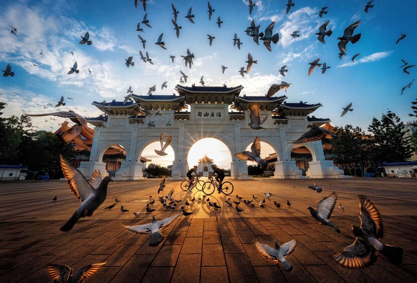 Taipei City Morning Tour with National Palace Museum Ticket