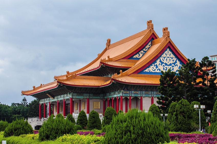 Taipei City Morning Tour with National Palace Museum Ticket