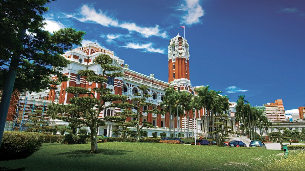 正在顯示第 5 張相片,共 7 張。 Landscape view of a building in Taipei