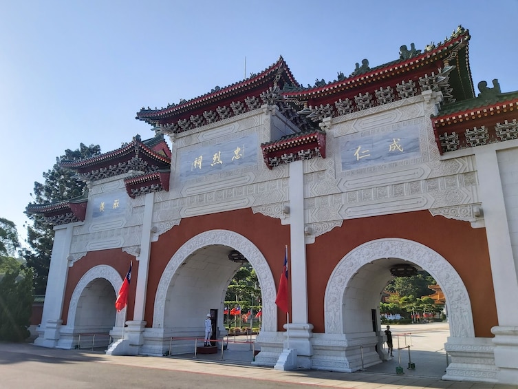 Taipei City Morning Tour with National Palace Museum Ticket