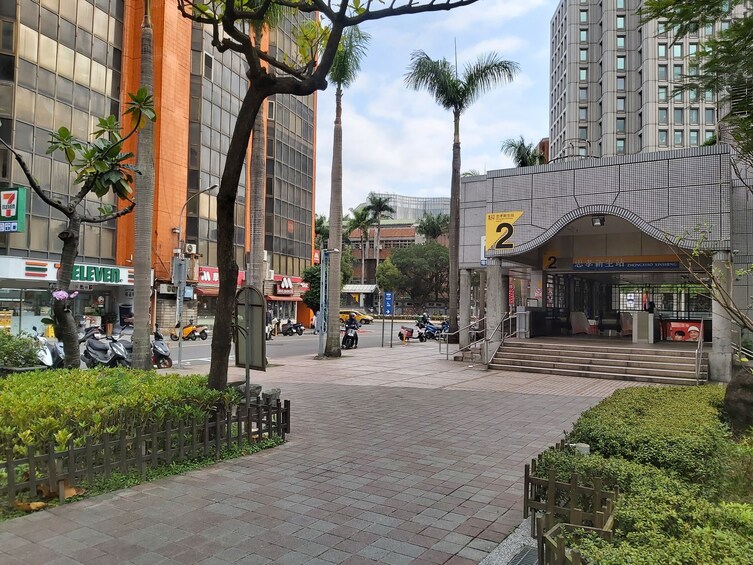 Taipei City Morning Tour with National Palace Museum Ticket