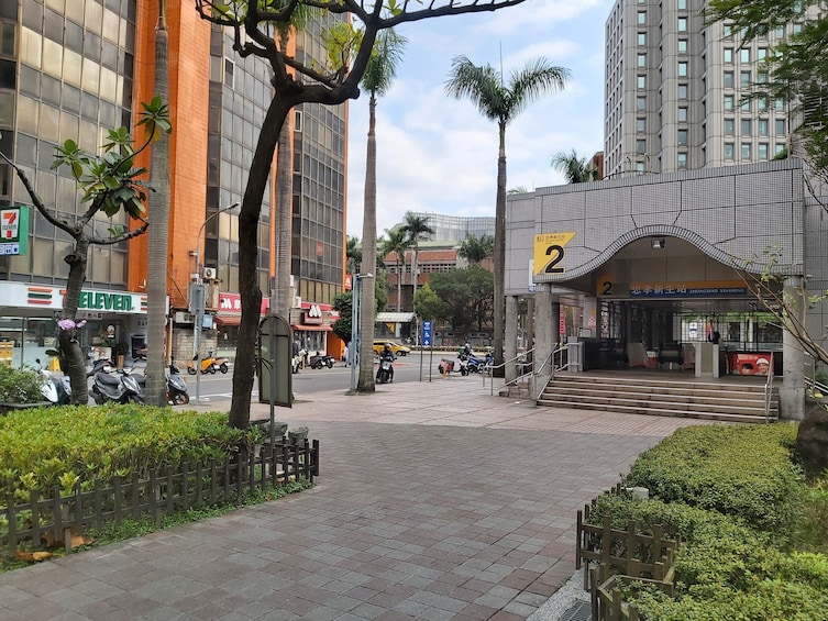 Taipei City Morning Tour with National Palace Museum Ticket