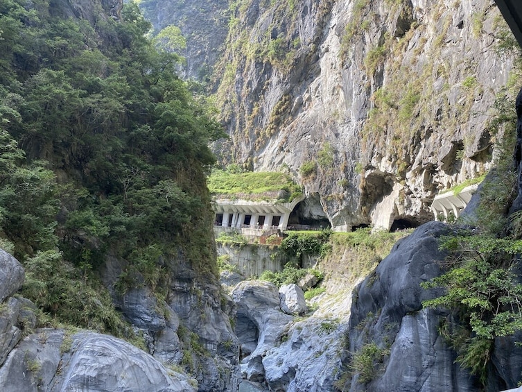Taroko Gorge Day Tour from Taipei by train