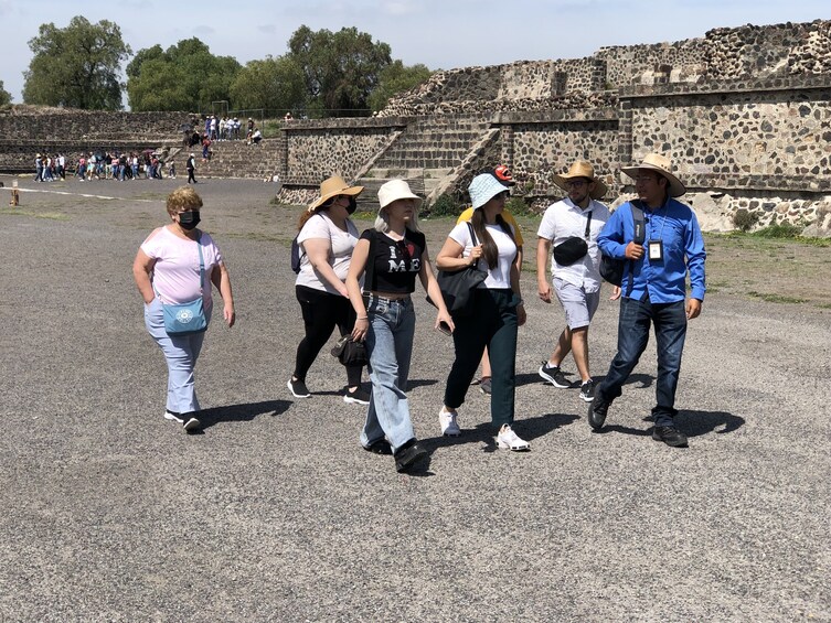 Private Tour: Teotihuacan Pyramids and Basilica with lunch