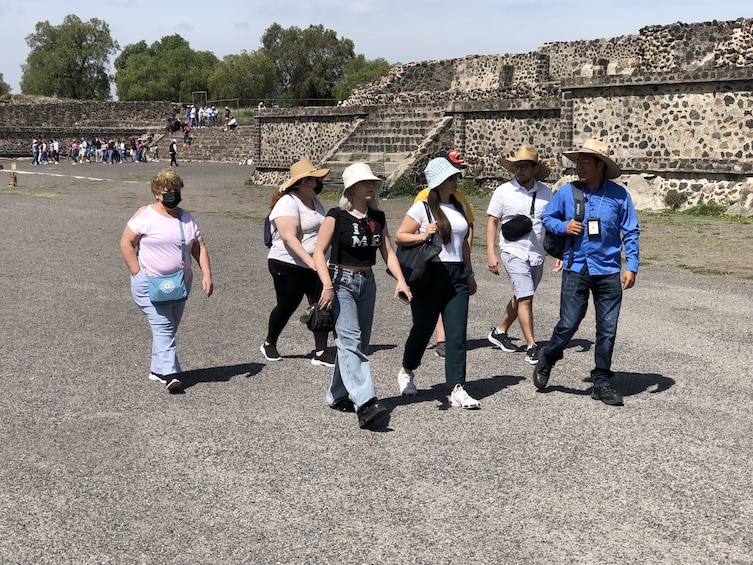 Private Tour: Teotihuacan Pyramids and Basilica with lunch