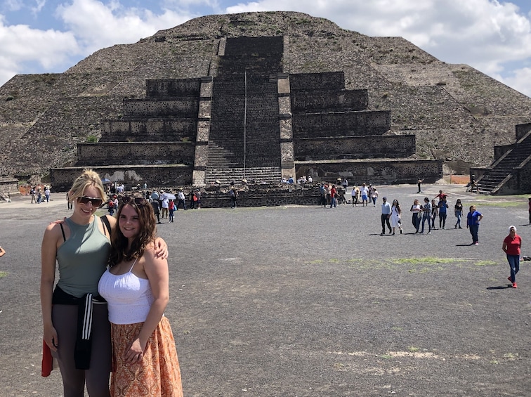 Private Tour: Teotihuacan Pyramids and Basilica with lunch