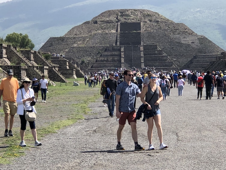 Private Tour: Teotihuacan Pyramids and Basilica with lunch