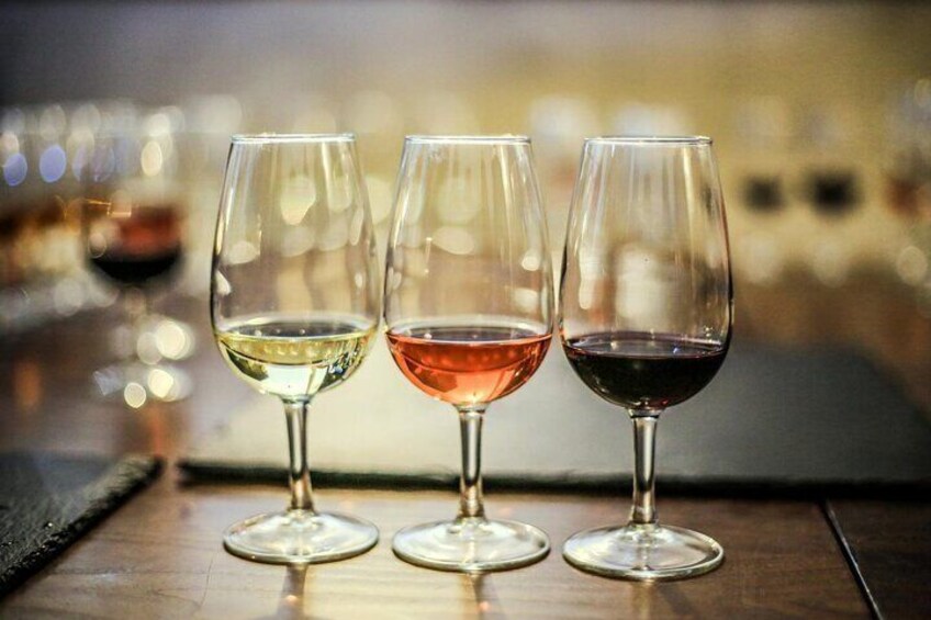 Sample an extensive a diverse range of sparkling, white, rose, red and fortified wines