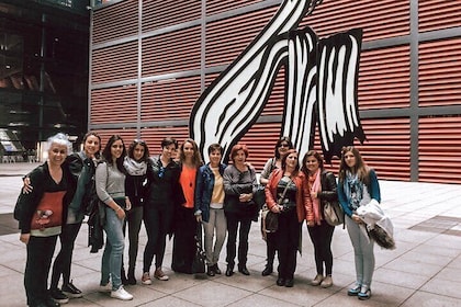 Private Art Tour to Reina Sofía Museum with Local History Expert in Madrid