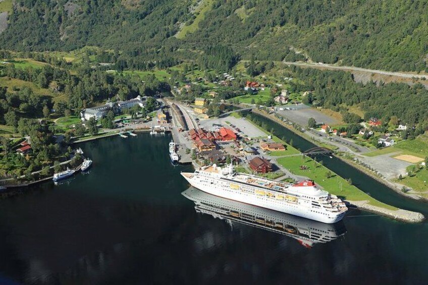 Day tour from Bergen to Oslo - incl Premium Nærøyfjord Cruise and Flåm Railway