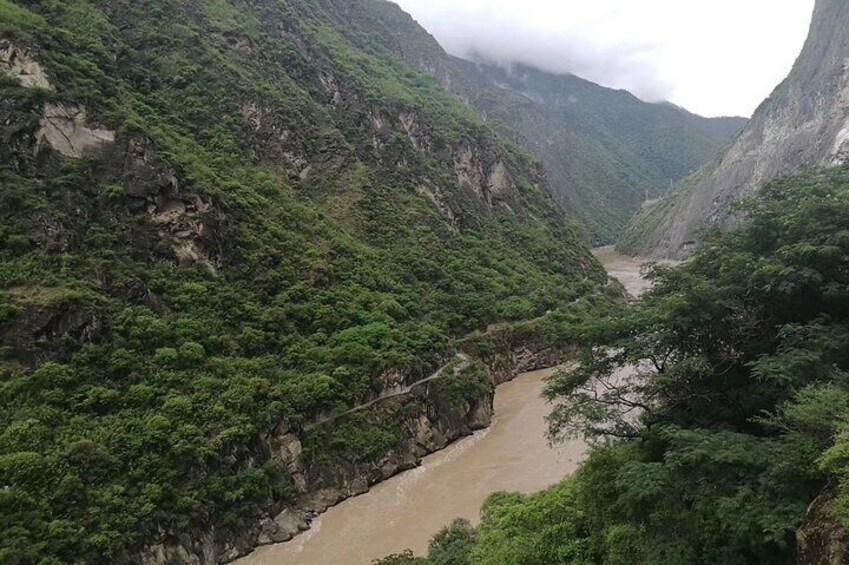 Private Overnight Tour to Tiger Leaping Gorge and Shangri-La from Lijiang