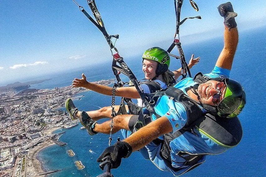 GOLD paragliding flight including videos/photos, t-shirt and a bottle of Cava