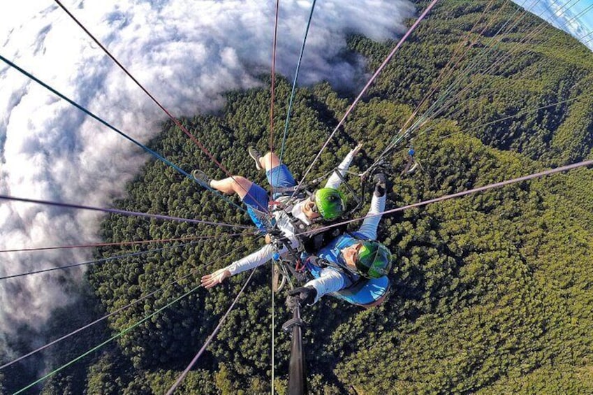 GOLD paragliding flight including videos/photos, t-shirt and a bottle of Cava