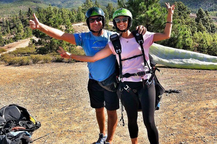 GOLD paragliding flight including videos/photos, t-shirt and a bottle of Cava