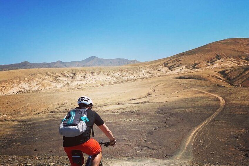 Volcanic Discovery PREMIUM eBike Tour; easy level: 35 km