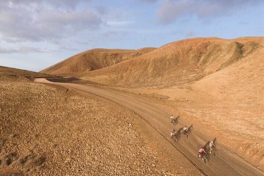 Volcanic Discovery PREMIUM eBike Tour; easy level: 35 km