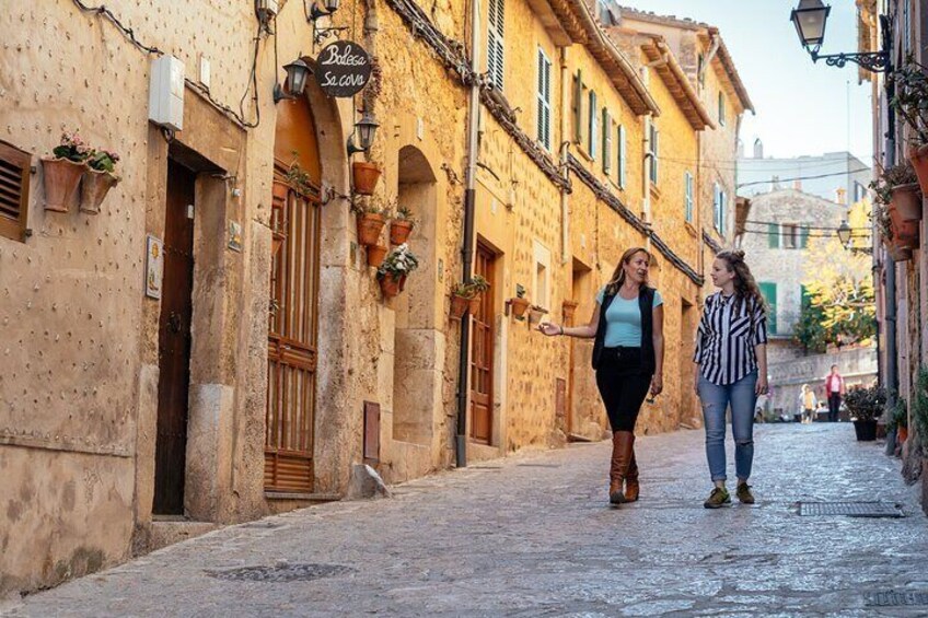 Enjoy the most elegant village in Mallorca