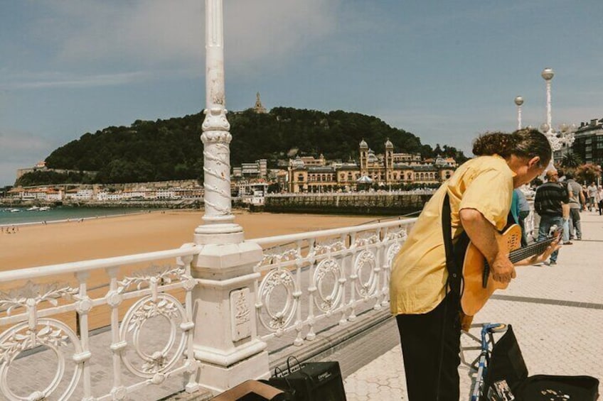 Surprise Walk of San Sebastian with a Local