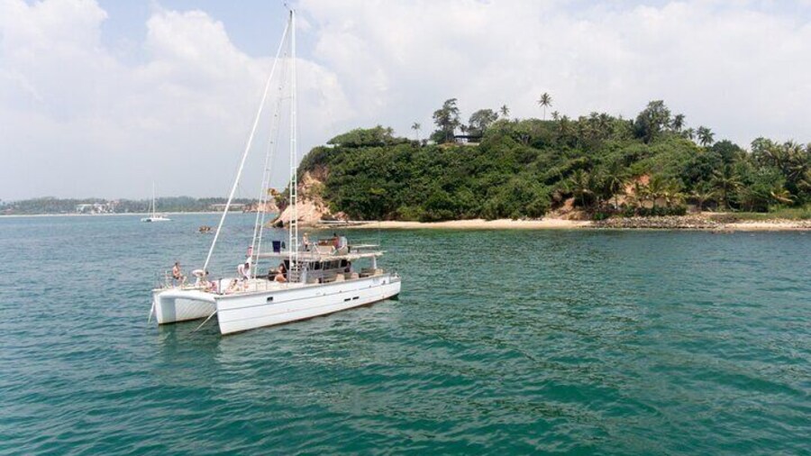 Sailing Vacation in Mirissa
