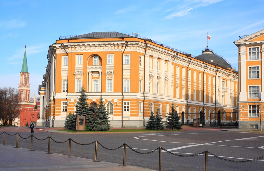 Moscow: City walking tour, Lunch & Kremlin Museum