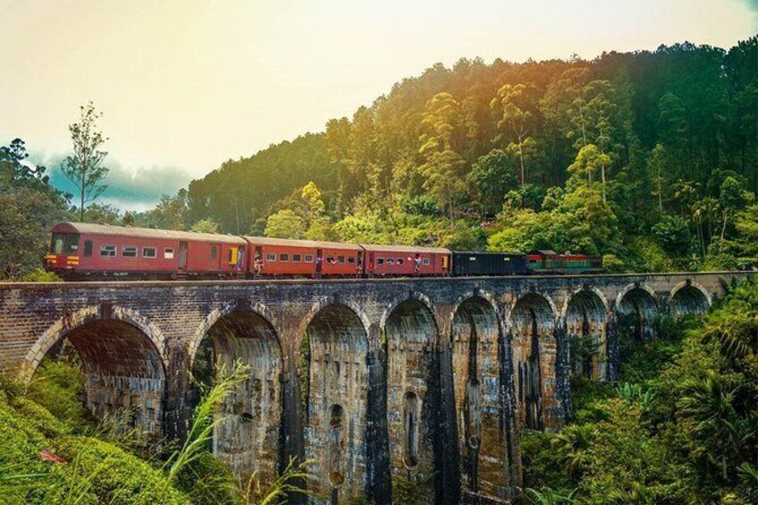 kandy-to-ella-train-ride-on-train-no-1015-udarata-menike