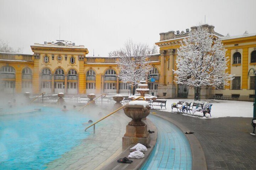 Private Tour of Budapest with a local with a Guided Szechenyi Bath Experience
