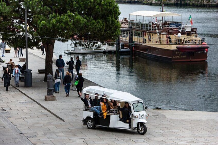 Half Day Private Tour of Historic Porto and Afurada Beach Village on a Tuk Tuk