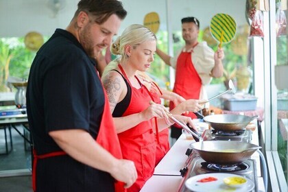 Phuket Clase de cocina tailandesa fácil y recorrido por el mercado