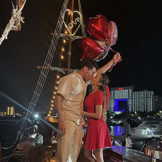 Columbus Couple Romantic Dinner in the Nichupte Lagoon.
