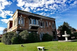 Island Hopping Giudecca San Giorgio San Servolo And San Lazzaro