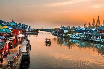 Zhujiajiao Water Town privétour met geweldige nachtverlichting en rooftopba...