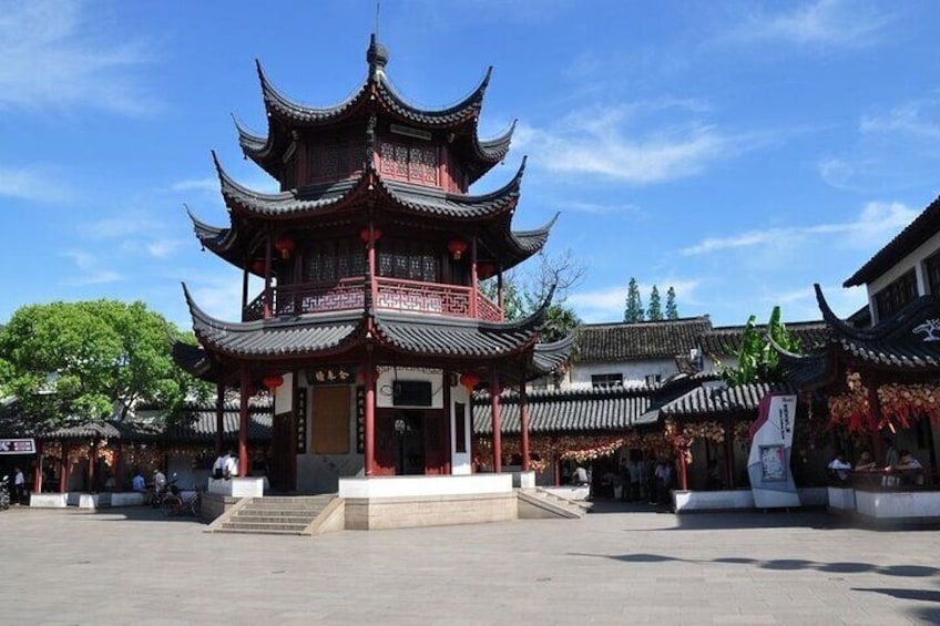 4-Hour Qibao Ancient Water Town Private Tour with Metro Experience