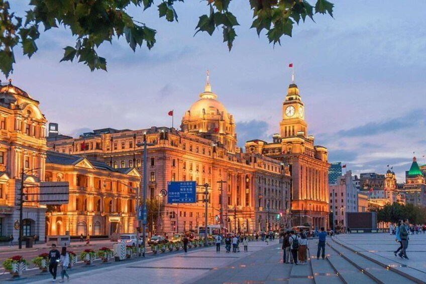 4-Hour Private Shanghai Leisure Tour with Maglev Train Ride and Night Cruise 