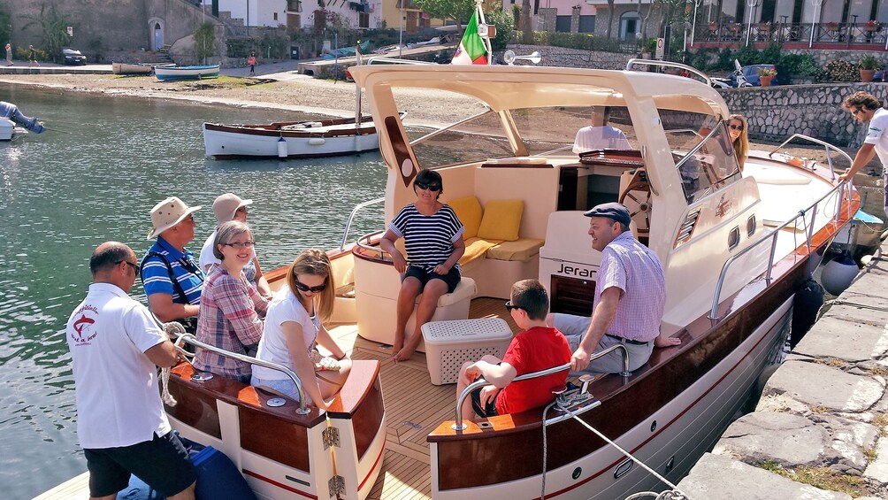 Apri foto 2 di 9. boat full of passengers docked at bay in Italy