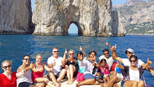 Tour classico di Capri in barca con prosecco e stuzzichini da Sorrento