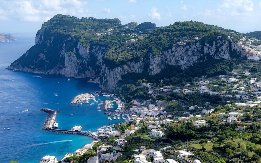 Apri foto 4 di 9. Classic Capri Tour by Boat with Light Lunch from Sorrento