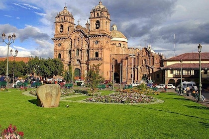 Cusco + Sacred Valley + Machu Picchu by train 4 days/3 nights with 4-star h...