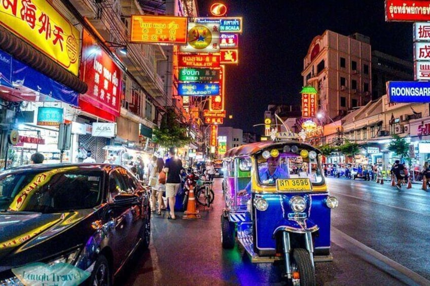 Private Bangkok Night Tour by Tuk Tuk with Dinner