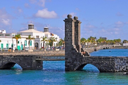 Private Luxury Tour: Best of Lanzarote Island w/ Hotel or Cruise Port pick-...