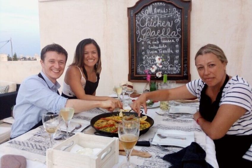 Discover 5 Secrets of Spanish Paella with Lorena!