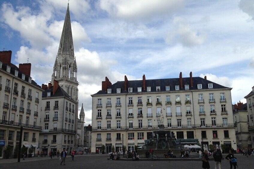 Surprise Walk of Nantes with a Local