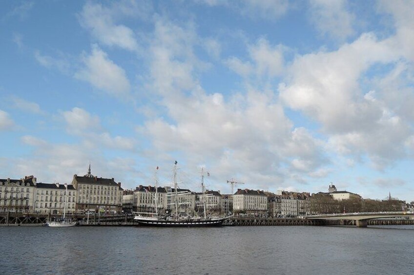 Surprise Walk of Nantes with a Local